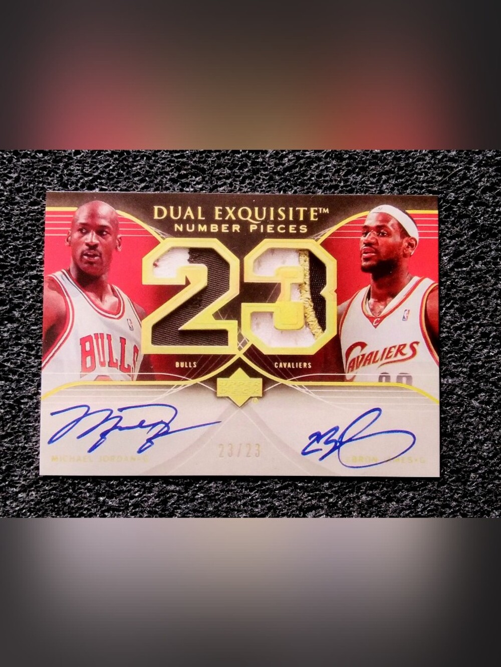 Michael Jordan, Lebron James Dual Autograph Basketball Card